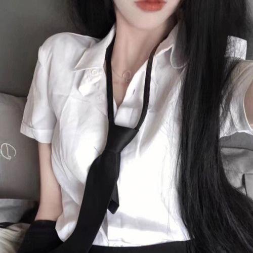 白色巴士